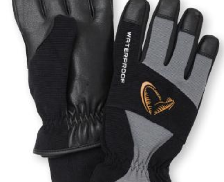 Gants Savage Gear Thermo Pro pour tenir un brochet par l'opercule sans se couper
